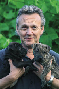 Anthony Head Courtesy Sarah Fisher Introduction Walk into any bookshop or - photo 6