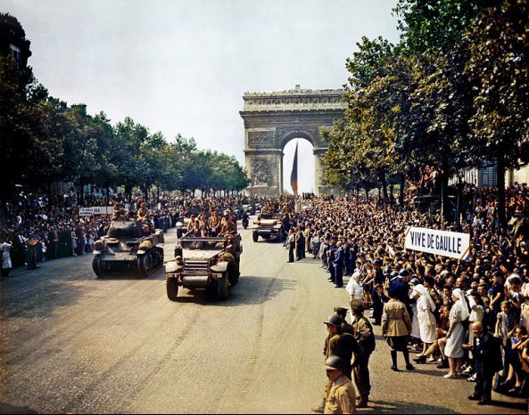 A picture of French troops moving through Paris after the liberation About - photo 1