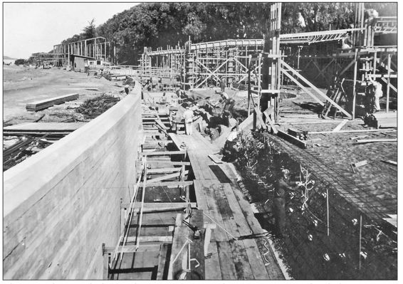 This 1937 photograph depicts the construction of a bear pit Once completed - photo 11