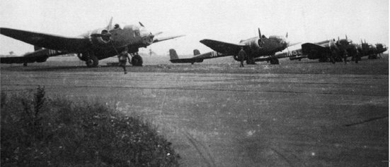 Hampden bombers at Waddington in 1939 just before the outbreak of World War II - photo 2