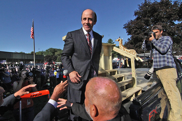 Arthur T Demoulas returns to Market Baskets Tewksbury headquarters the morning - photo 16