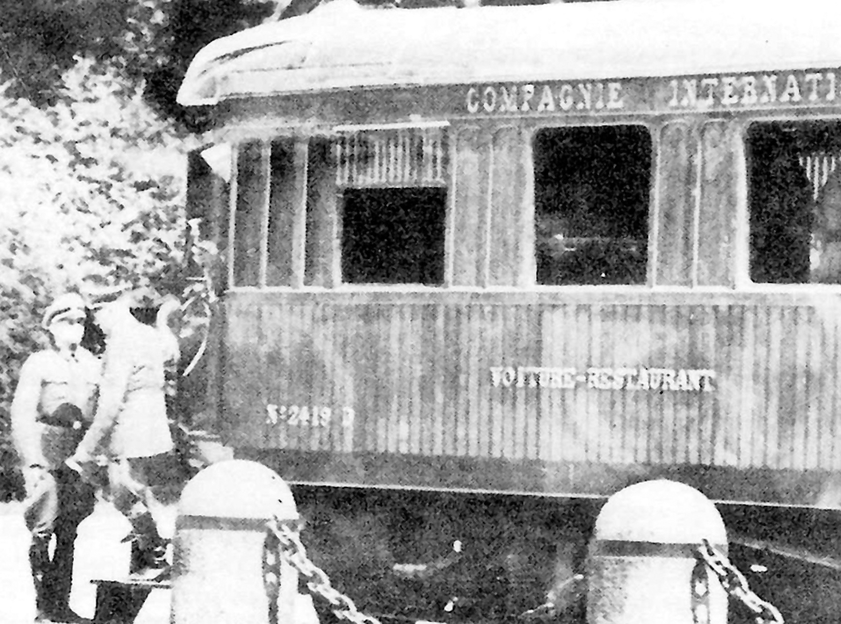 1 Hitler and the Armistice railway carriage in the Fret de Compigne 1940 - photo 3