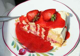 This recipe for strawberry refrigerator cake is made easy by using a boxed cake - photo 2