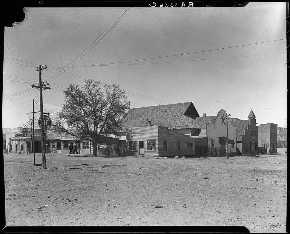 Main street and town center Escalante Utah Drought refugees from Oklahoma - photo 5