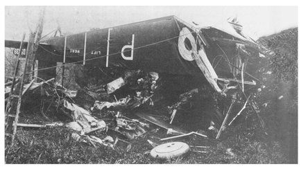 The remains of the Handley Page D5439 that crashed at Centocelle It is upside - photo 3