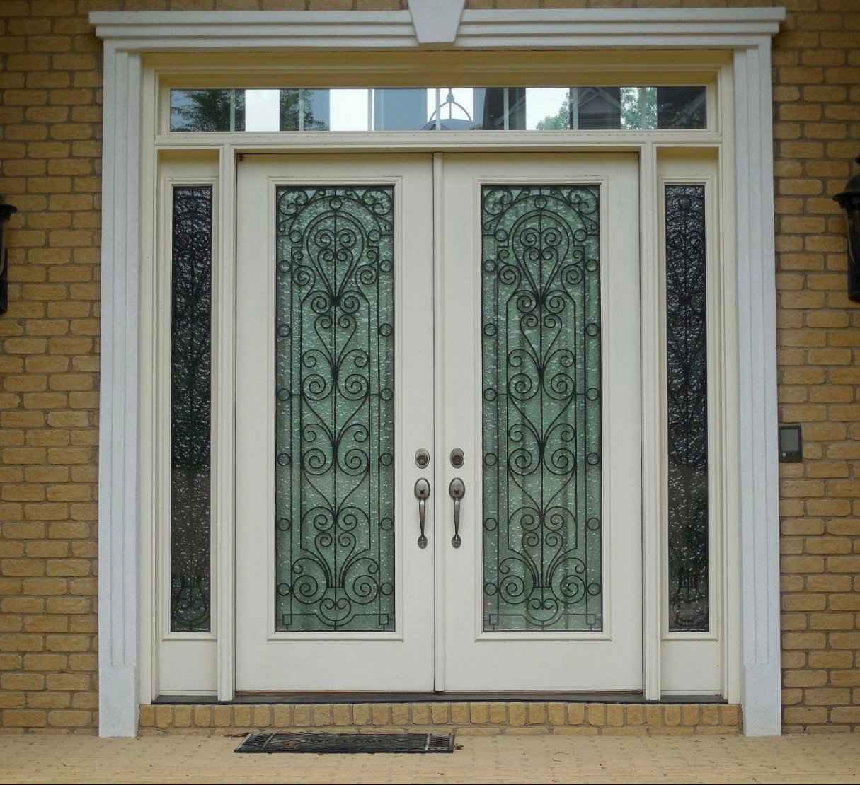 Front Door Designs And Styles Choices of Many Fantastic Front Doors For Residential Houses - photo 3