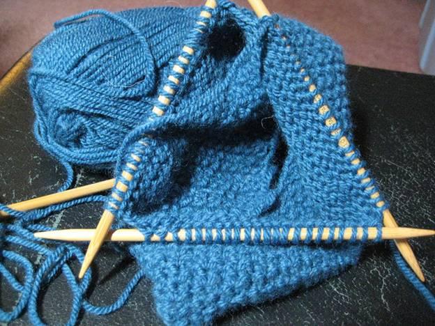 Double point needles are used to knit in the round on small projects such as - photo 4