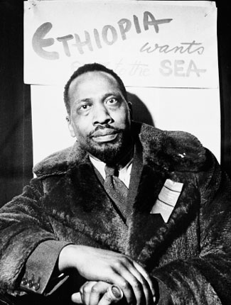 Jomo Kenyatta photographed at the Pan-African Congress meeting in Manchester - photo 3