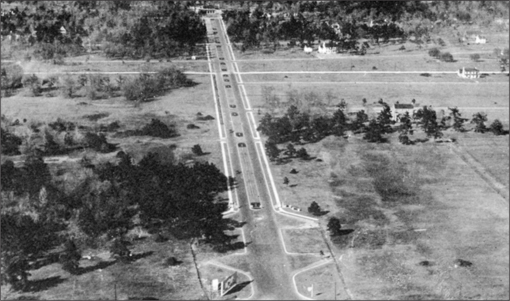 This 1923 aerial photograph of River Oaks Boulevard has San Felipe Street at - photo 5