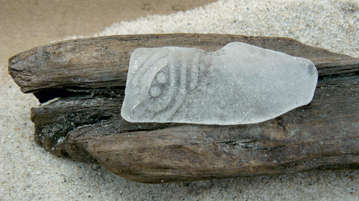 Extremely rare red sea glass This ceramic shard has the blue and white - photo 44