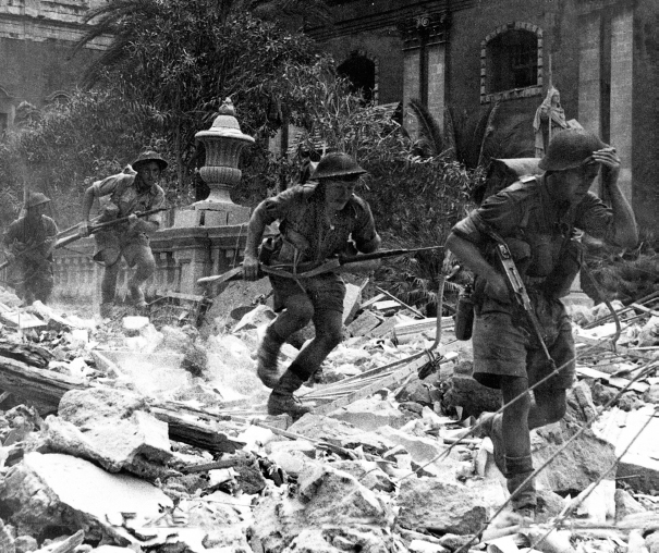 26 British infantry clearing buildings in a Sicilian town 27 Having taken - photo 21