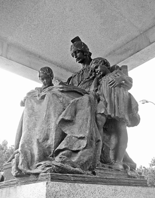 Audrey posed for Allen George Newmans Monument to Women of the Confederacy in - photo 4