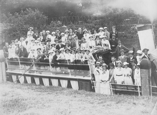 Staff from the Curzon Laundry in Acton West London enjoying a Bank Holiday - photo 7