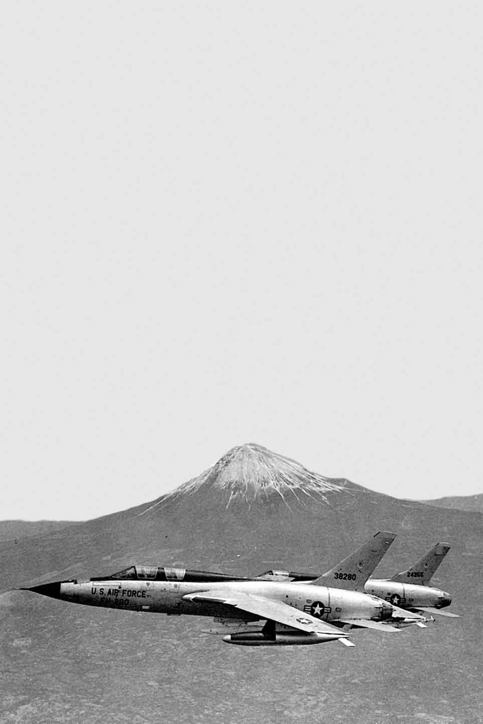 F-105 Thunderchiefs passing Mount Fuji Acknowledgements My thanks also go to - photo 1