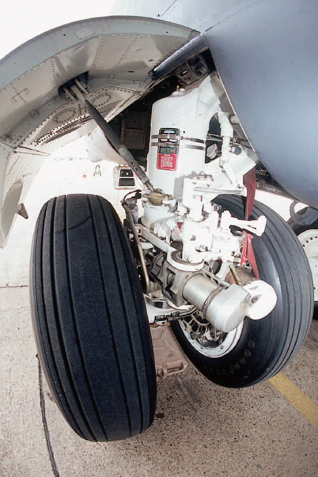 Forward starboard main undercarriage bogie The quadricycle landing gear on the - photo 4