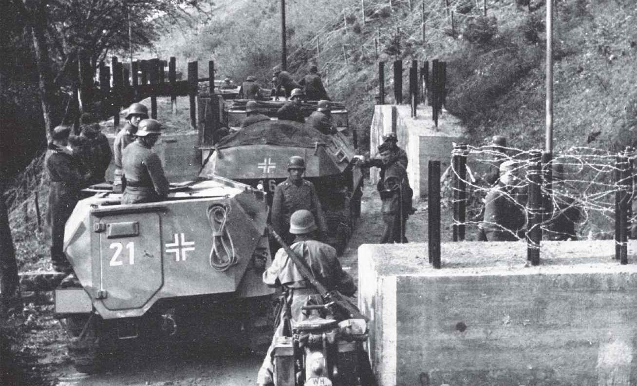 Across the border Tank obstacles could not stop the grenadiers of a Panzer - photo 3