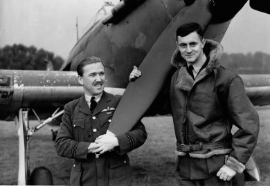 FL Hilly Brown left with PO Charles Chetham IWM CH1566 PO Peter - photo 14