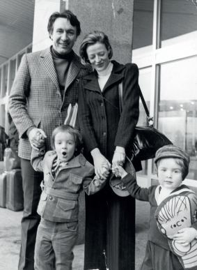 Marriage in transit at the airport with Christopher and Toby in 1972 On set - photo 23