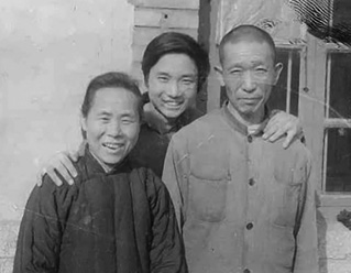 Pictured Li Cunxin with his parents Fang Reiqing and Li Tingfang Before Li - photo 3