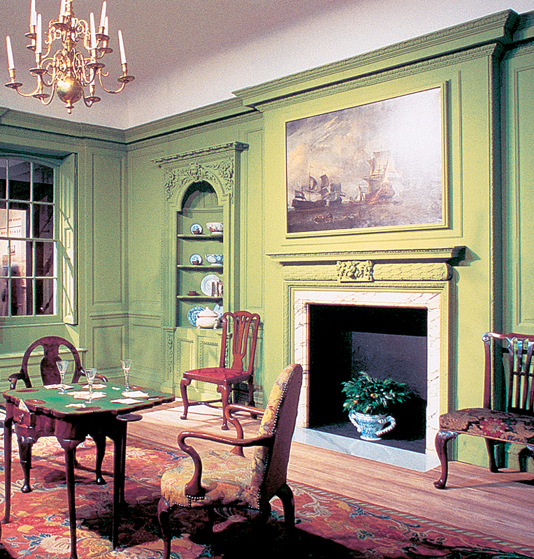 Dating from the 1750s with original carved pine walls and period furniture - photo 10