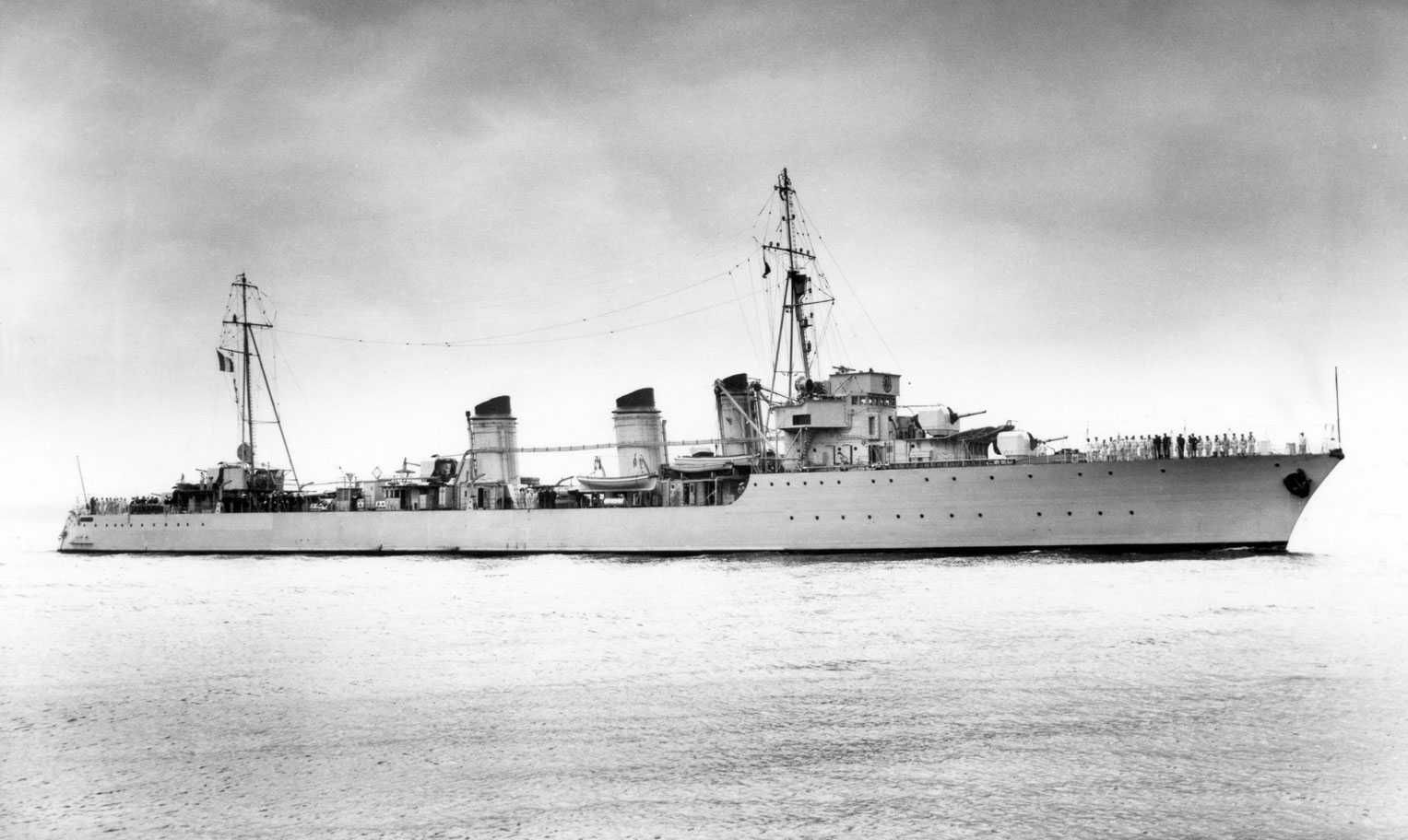 Chacal arriving in Portsmouth with her sister Lopard on 26 August 1936 The - photo 1