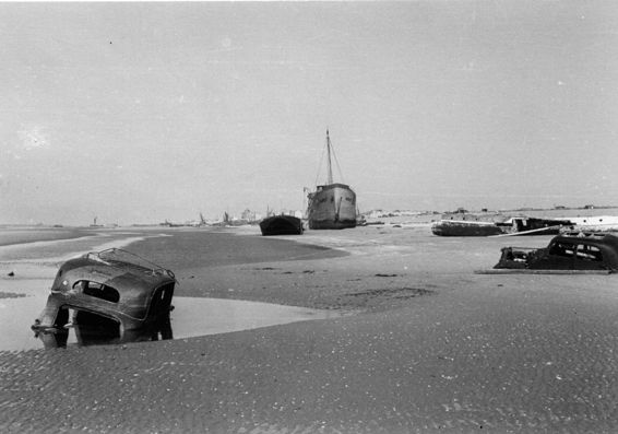 above and below British French and Belgian soldiers rarely saw the Spitfire - photo 3