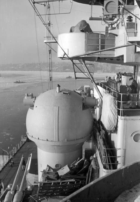 Bismarck Port side bridge platform details with the rear of the anti-aircraft - photo 13